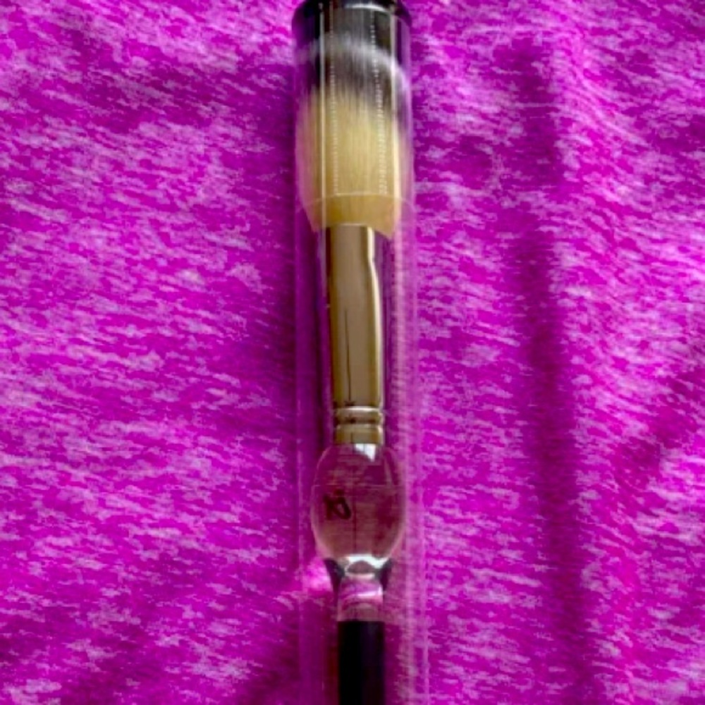 IT Cosmetic Heavenly Luxe Makeup French Boutique Blush Brush No 4 Sealed